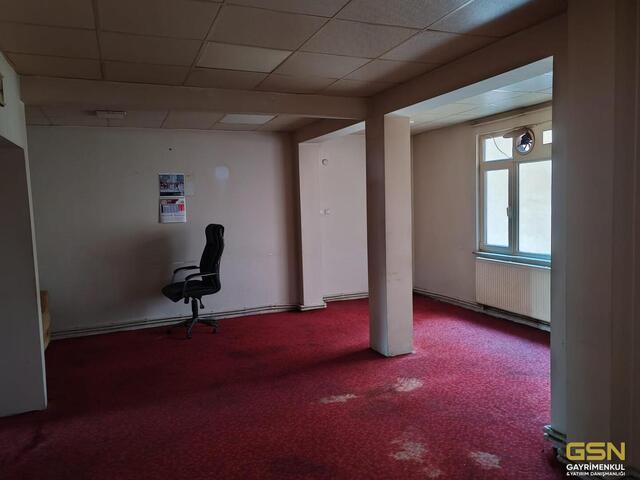 7-GÖLCÜK ÇARŞI İÇİNDE  UYGUN FİYATA KOMPLE SATILIK 3 KATLI TİCARİ BİNA